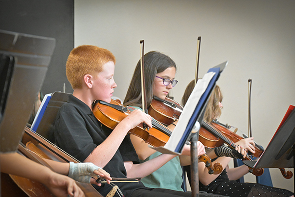 Students play violins